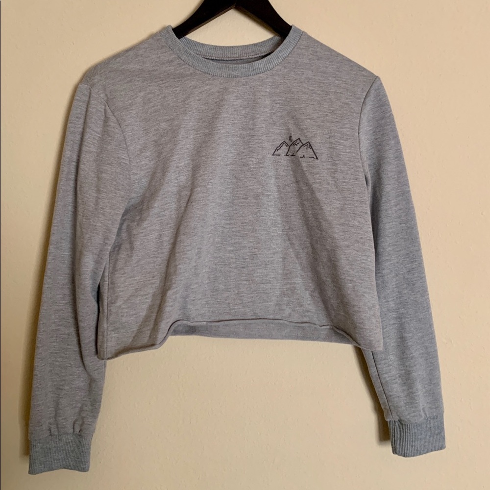 Crop top sweater with mountain top detail